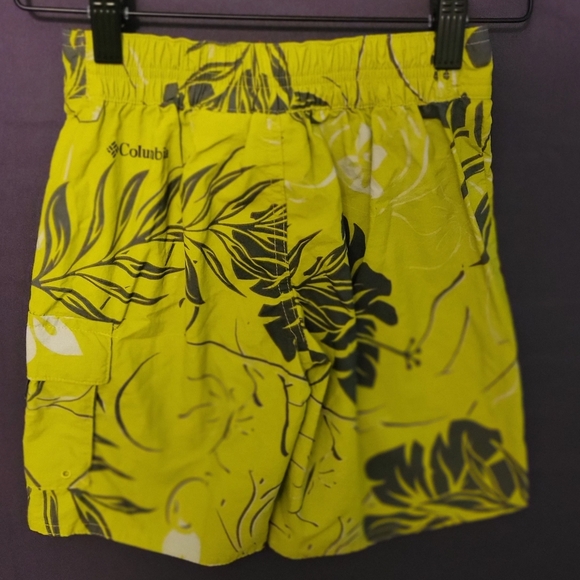Boys Green Hybrid Swim Shorts with Tropical Print. Size 4 - Picture 3 of 6